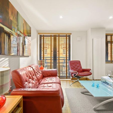 Lovely 2 Double Bedroom Flat With Patio Manchester Kültér fotó