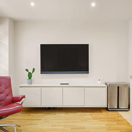 Lovely 2 Double Bedroom Flat With Patio Manchester Kültér fotó