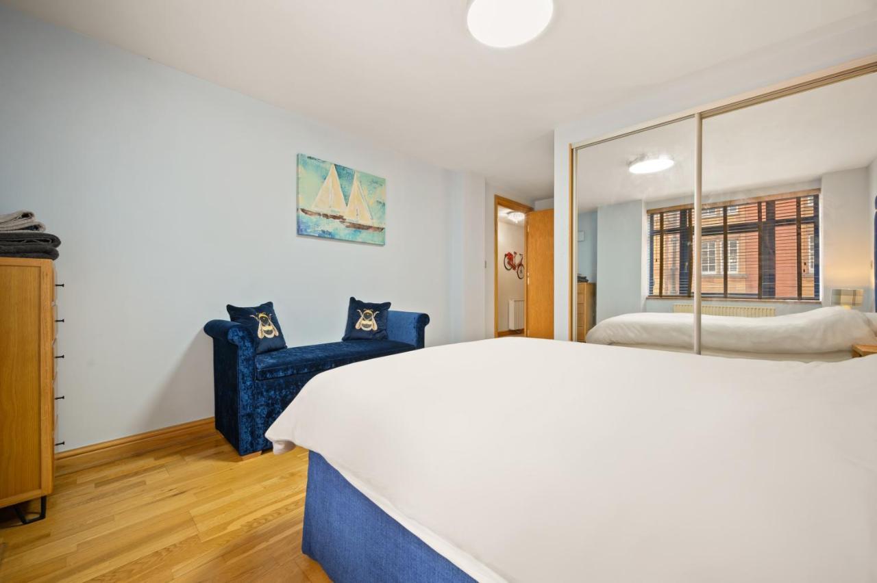 Lovely 2 Double Bedroom Flat With Patio Manchester Kültér fotó