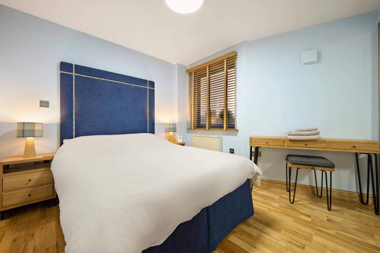 Lovely 2 Double Bedroom Flat With Patio Manchester Kültér fotó