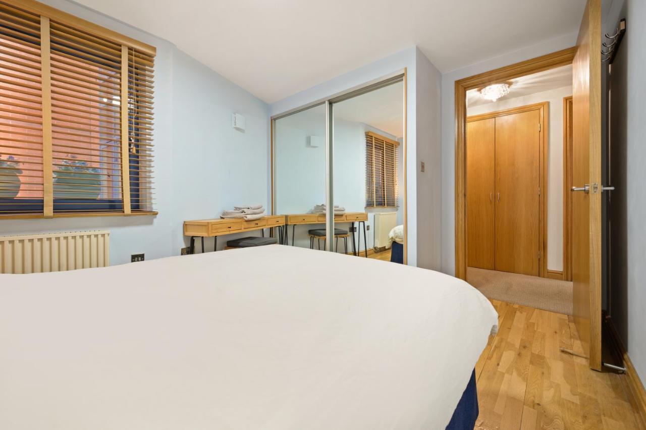 Lovely 2 Double Bedroom Flat With Patio Manchester Kültér fotó