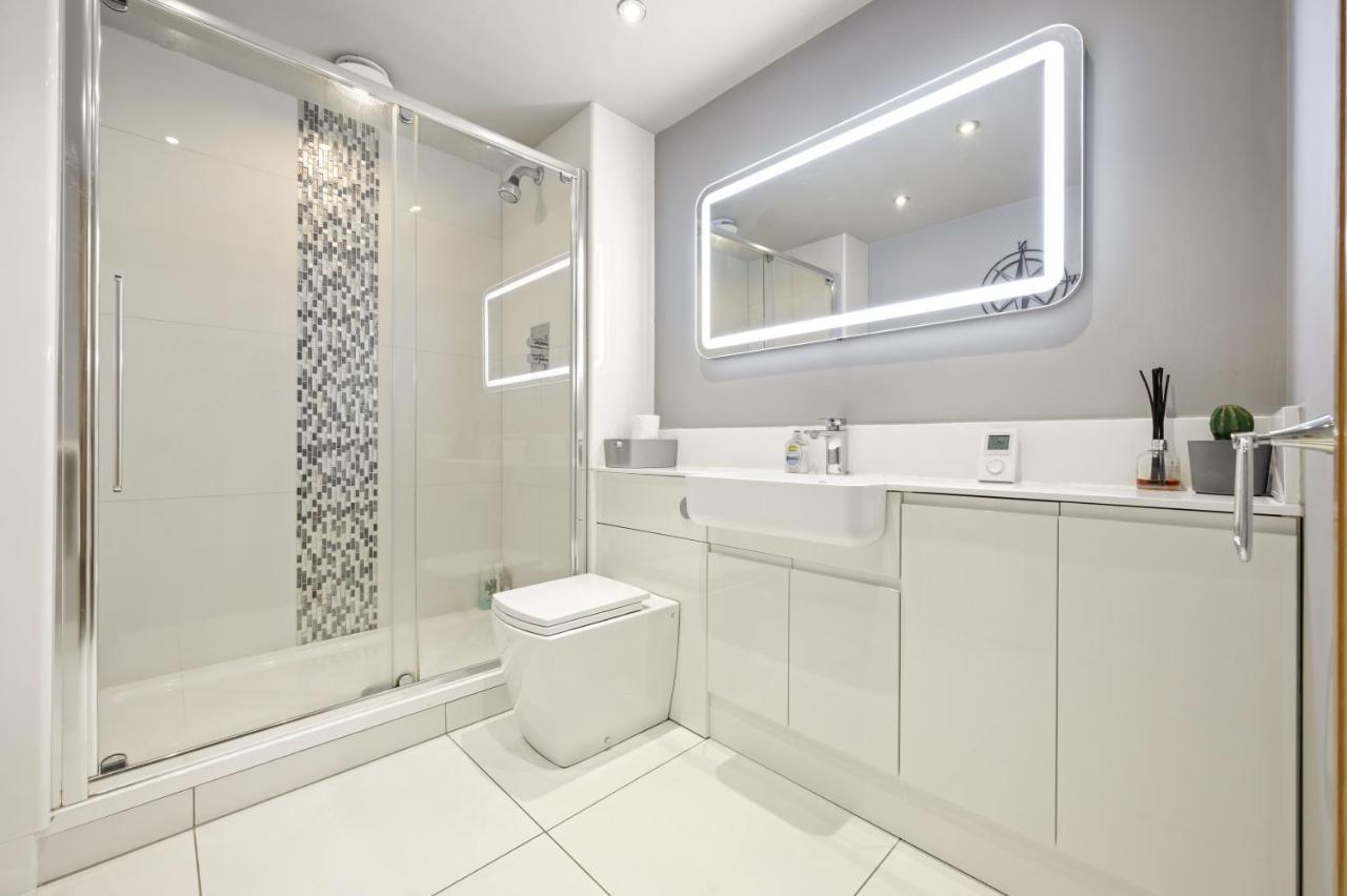 Lovely 2 Double Bedroom Flat With Patio Manchester Kültér fotó