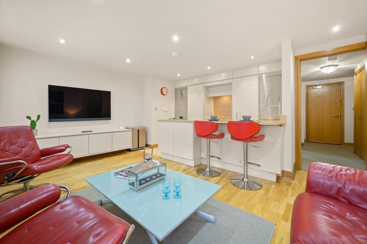 Lovely 2 Double Bedroom Flat With Patio Manchester Kültér fotó