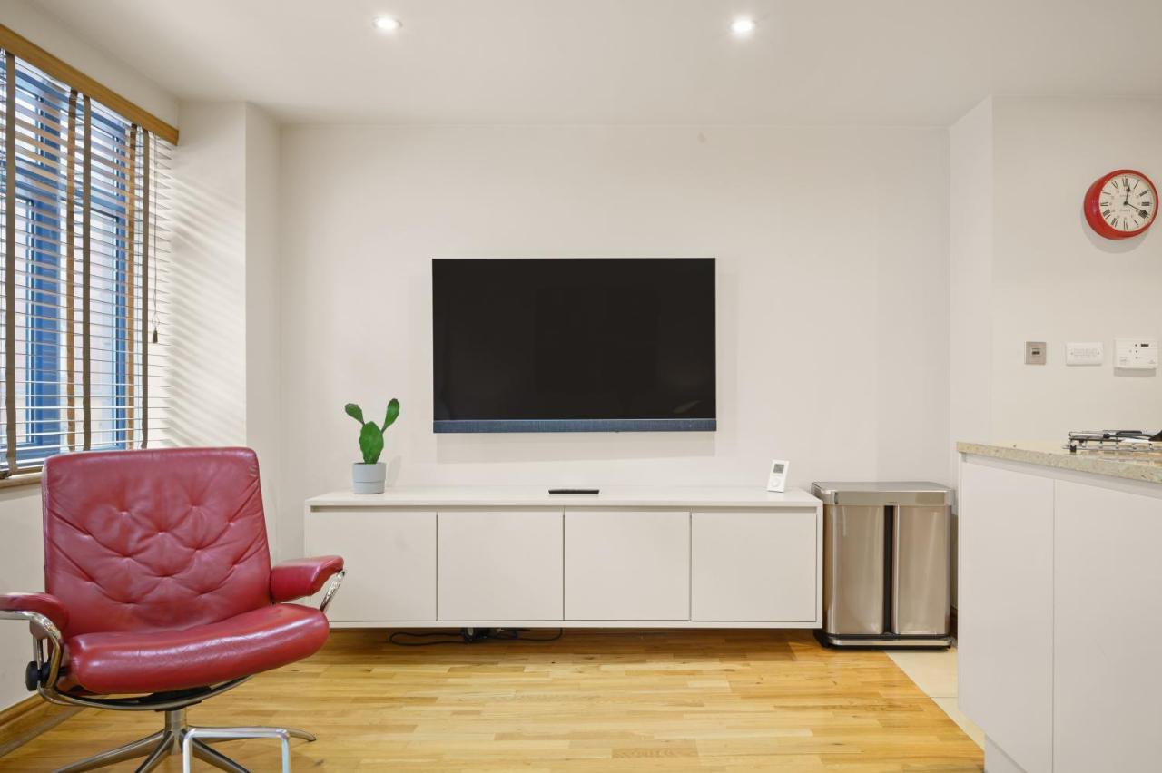 Lovely 2 Double Bedroom Flat With Patio Manchester Kültér fotó