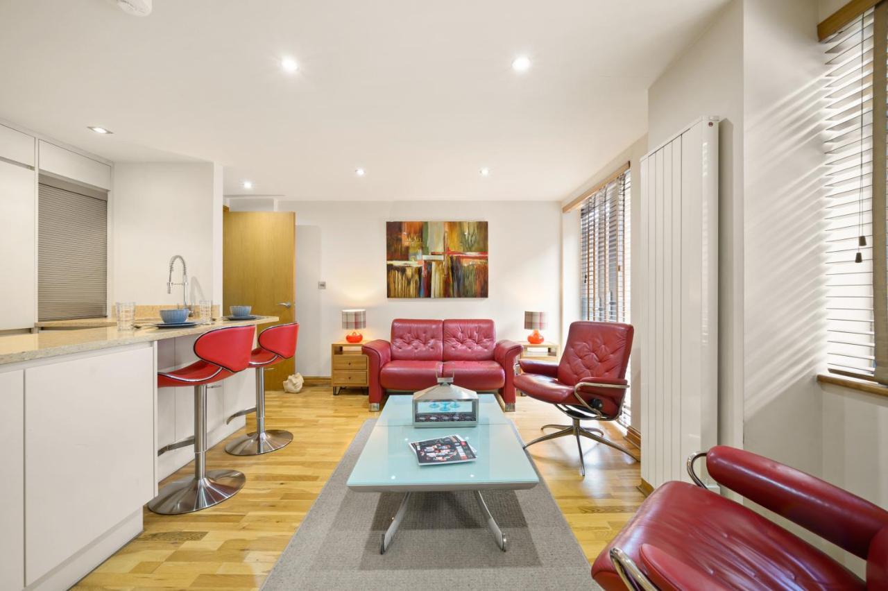 Lovely 2 Double Bedroom Flat With Patio Manchester Kültér fotó