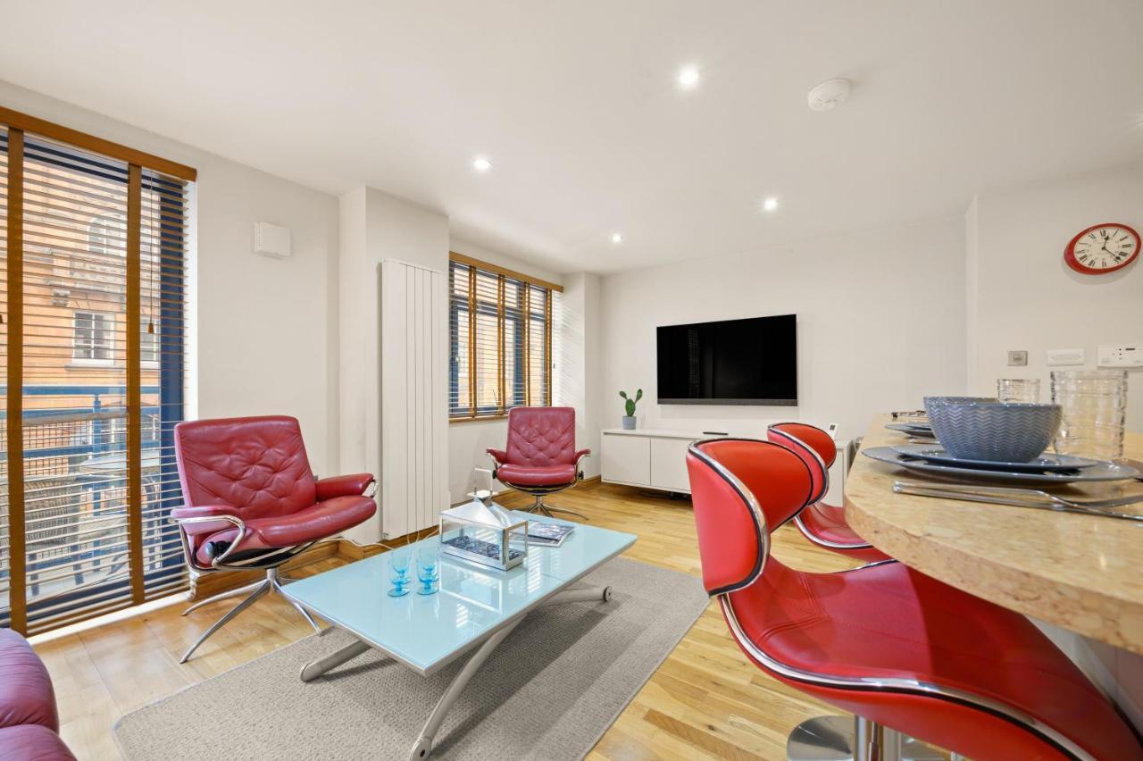 Lovely 2 Double Bedroom Flat With Patio Manchester Kültér fotó