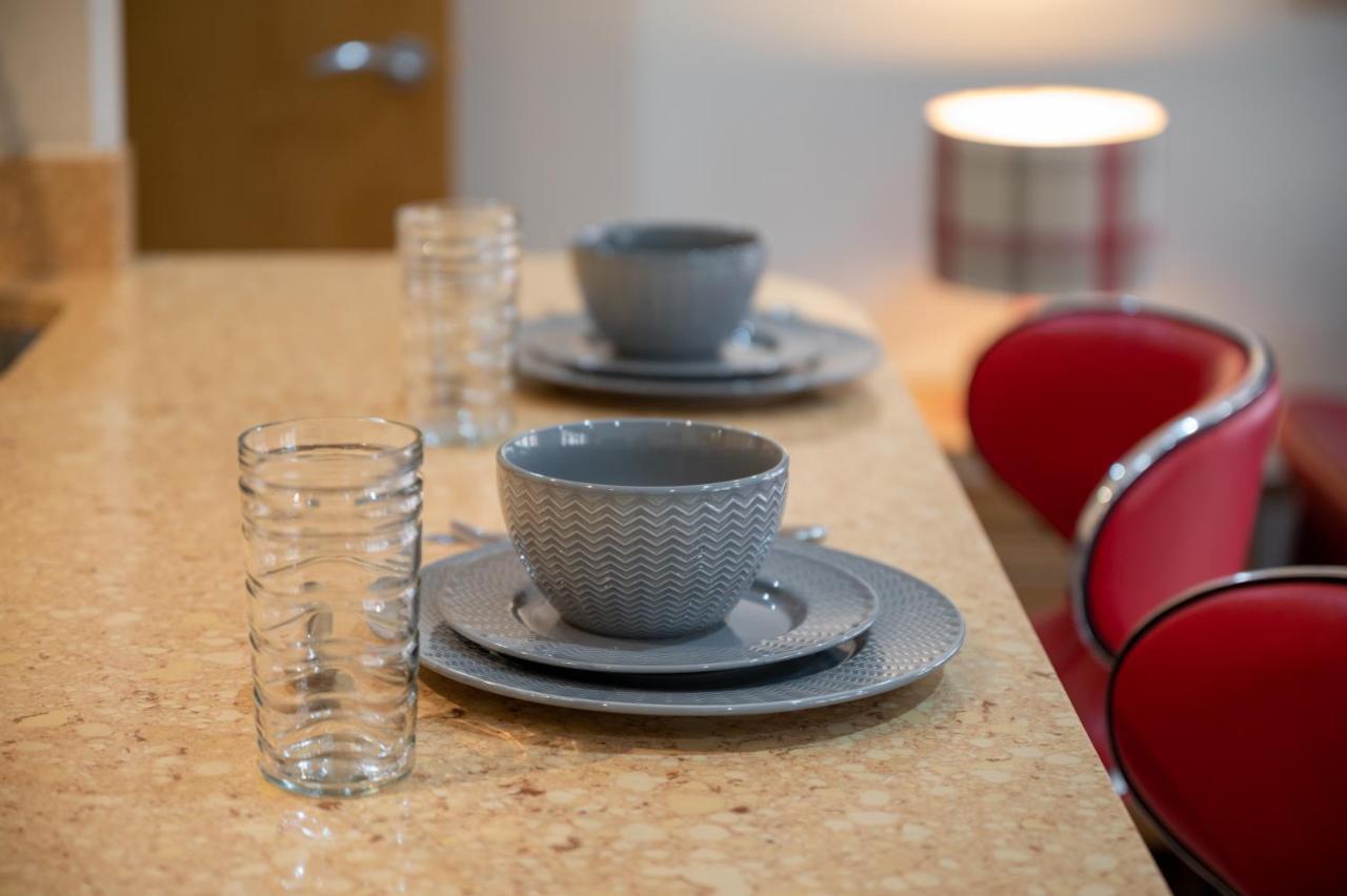 Lovely 2 Double Bedroom Flat With Patio Manchester Kültér fotó
